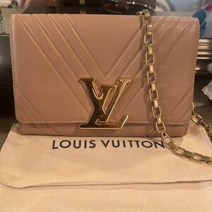 PO.Louise GM CH.Air.V Nud